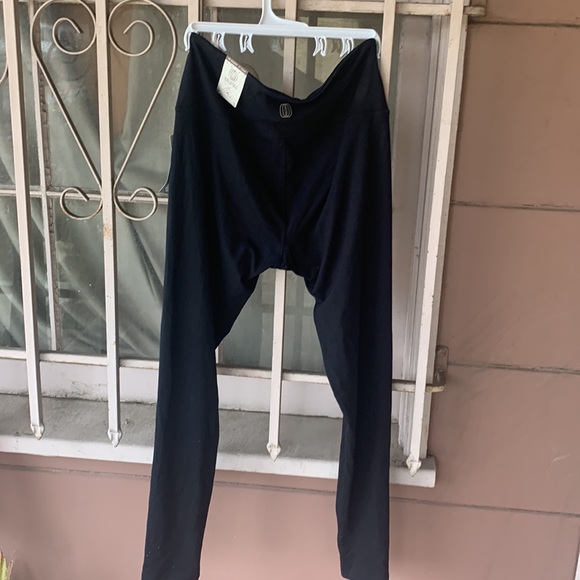 Balance Collection, The Legging 27” inseam. NWT. Black & size medium. - Picture 2 of 6